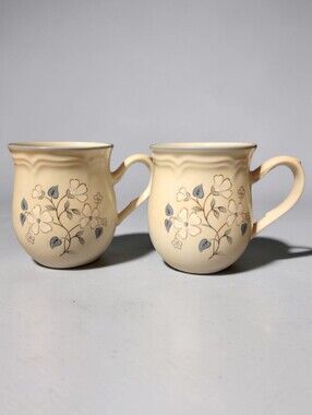 Vtg Mugs Covington Avondale Coffee Tea Cider White Flowers Blue Trim Leaves
